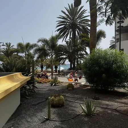 Joy And Friends 2 El Carmen 公寓